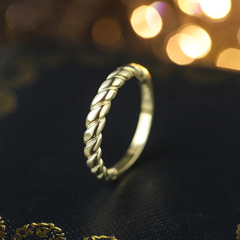 Elegant Twisted Band Ring
