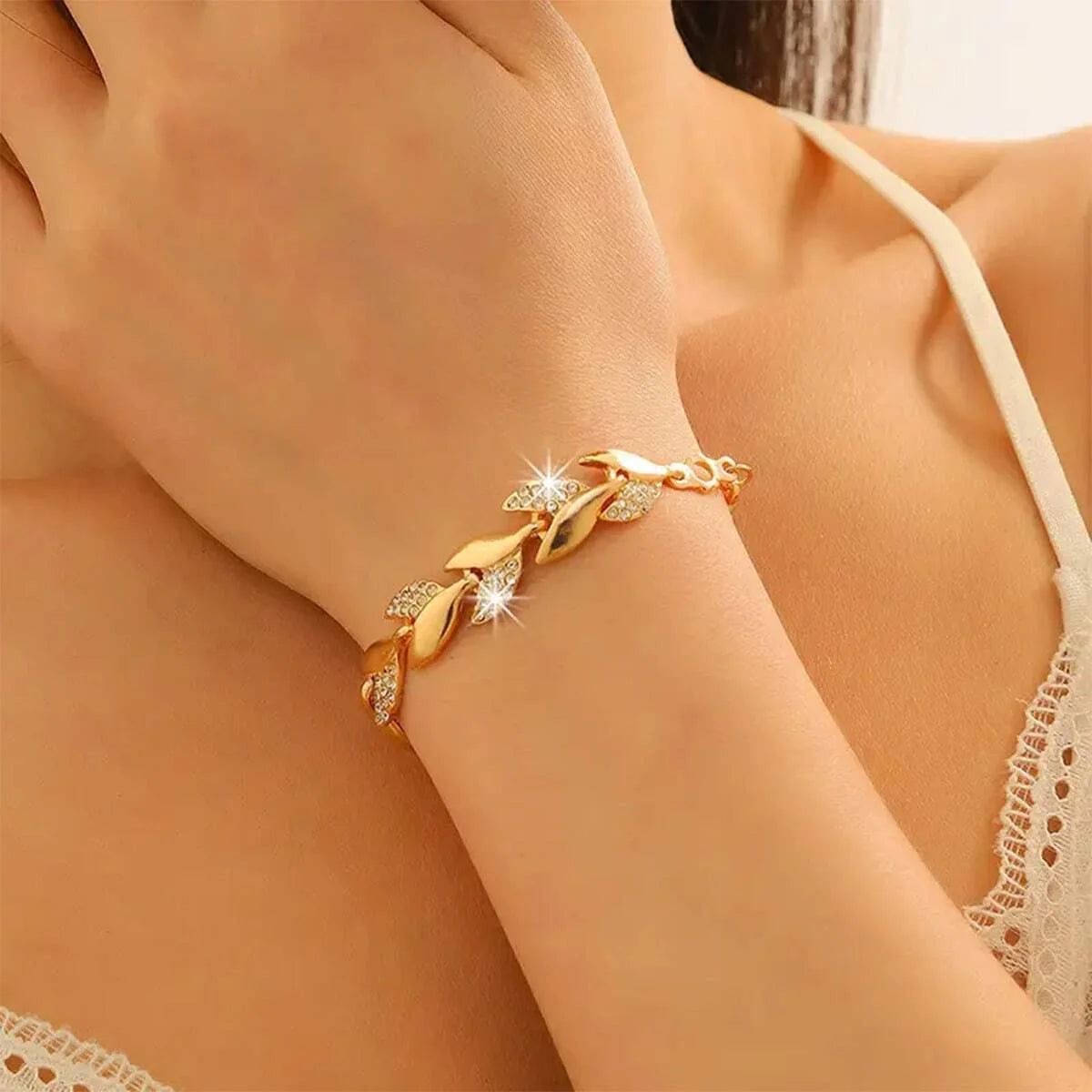 Gold Leaf Crystal Pendant Bracelet
