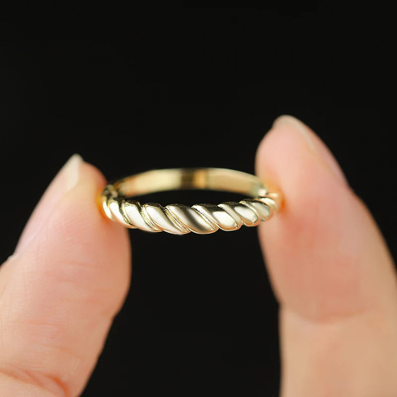 Elegant Twisted Band Ring