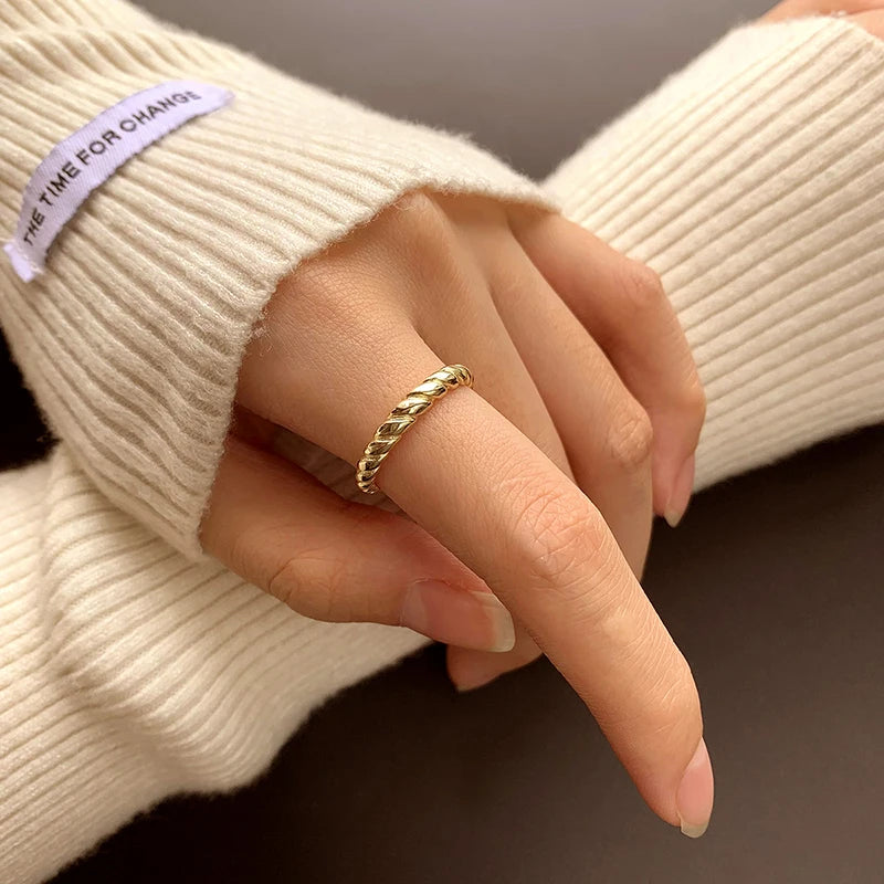 Elegant Twisted Band Ring